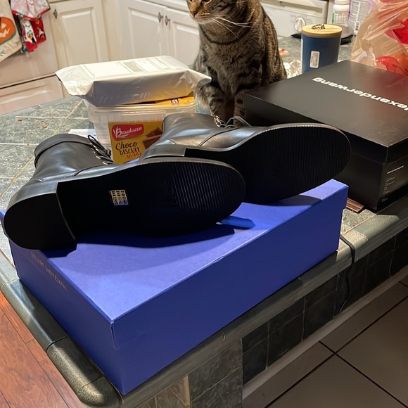 Brand new and original Stuart Weitzman, black boots - Picture 4 of 5